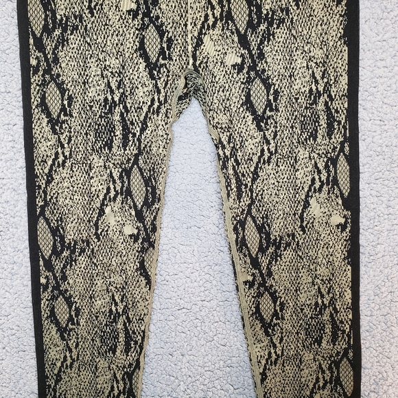Fabletics Kamila Snake Print Brown & Tan Pull On Leggings Athletic Wear Sz L - Picture 3 of 9
